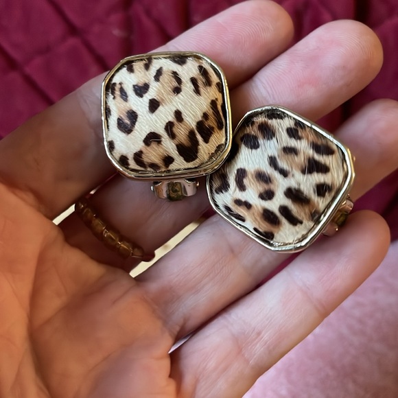 9 diff sets of clip on earrings as one bundle vintage in Great condition!! - Picture 9 of 10